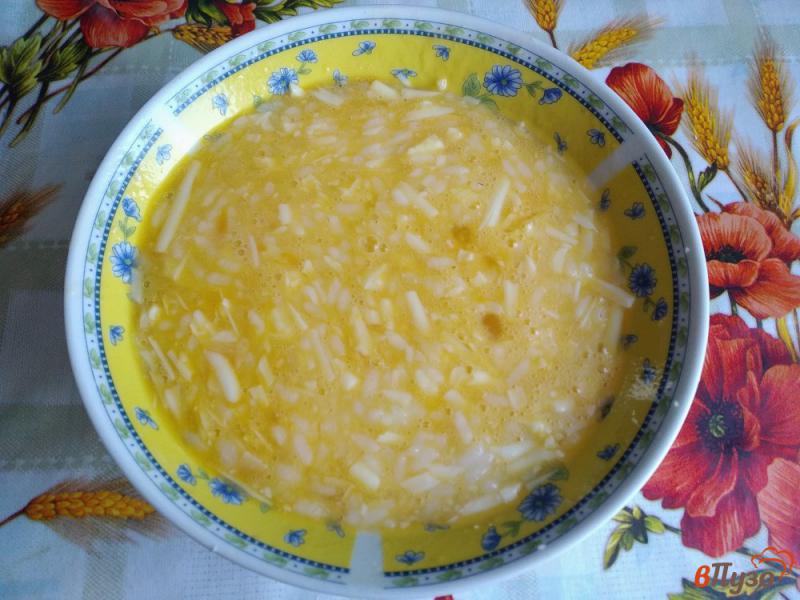 Фото приготовление рецепта: Яичница с рисом и куриным филе шаг №8