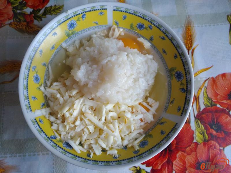 Фото приготовление рецепта: Яичница с рисом и куриным филе шаг №7