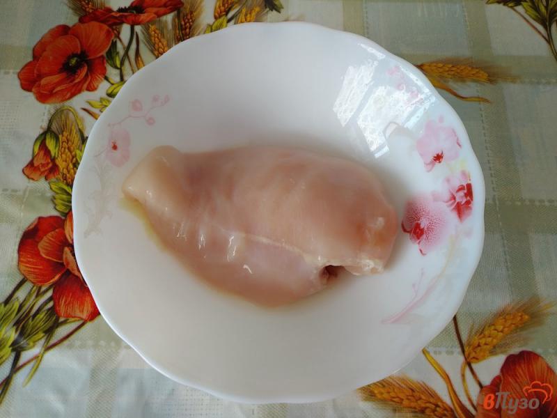 Фото приготовление рецепта: Куриное филе в хрустящей панировке шаг №1