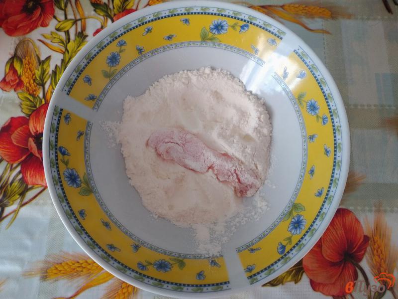 Фото приготовление рецепта: Куриное филе в хрустящей панировке шаг №3