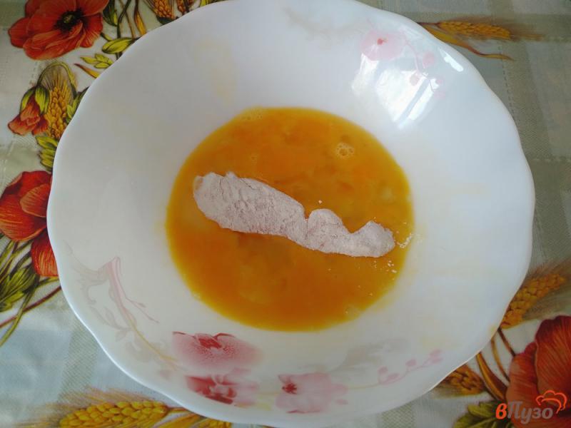 Фото приготовление рецепта: Куриное филе в хрустящей панировке шаг №4