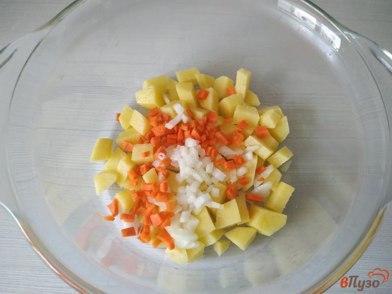 Фото приготовление рецепта: Гречневый суп с сосисками в микроволновке шаг №2