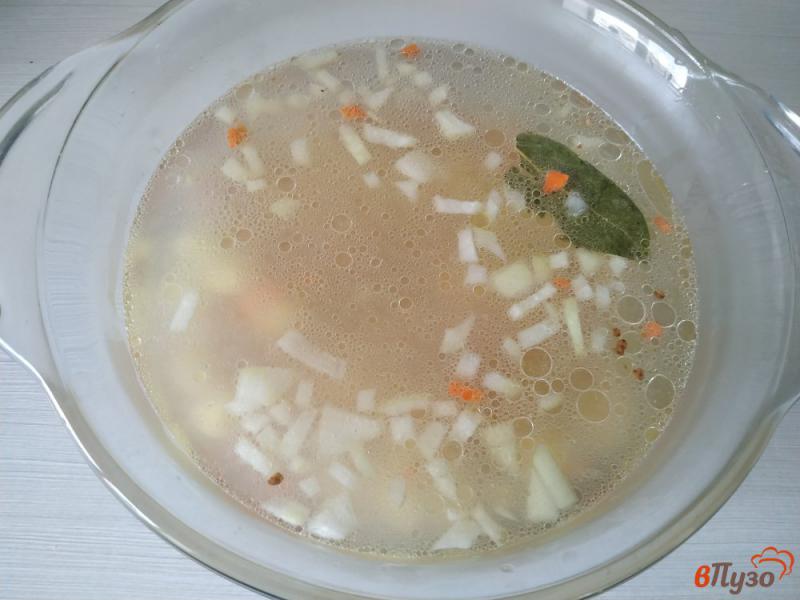 Фото приготовление рецепта: Гречневый суп с сосисками в микроволновке шаг №5