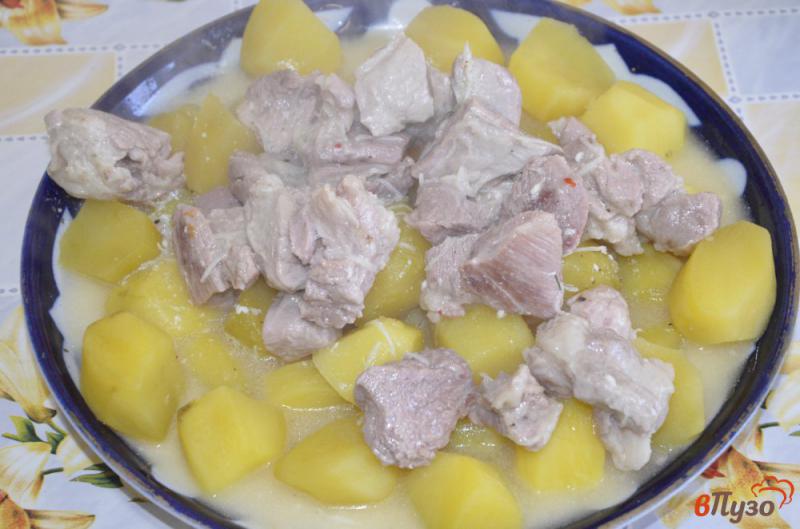 Фото приготовление рецепта: Свинина с картофелем шаг №5
