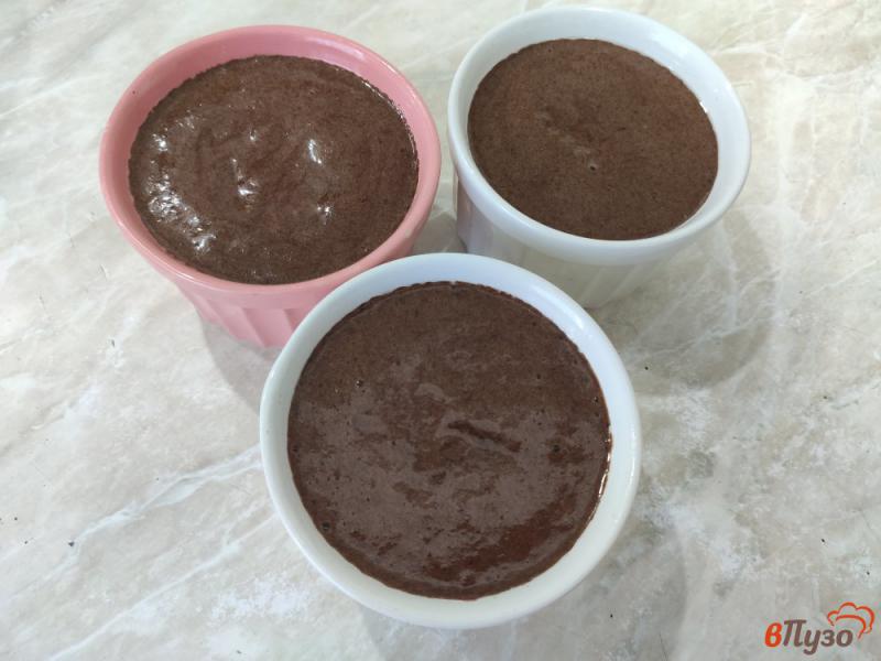 Фото приготовление рецепта: Шоколадно-банановое пироженоё шаг №4