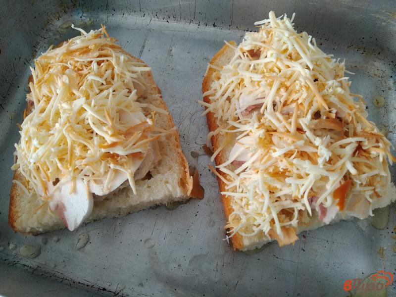 Фото приготовление рецепта: Горячие бутерброды в духовке шаг №10
