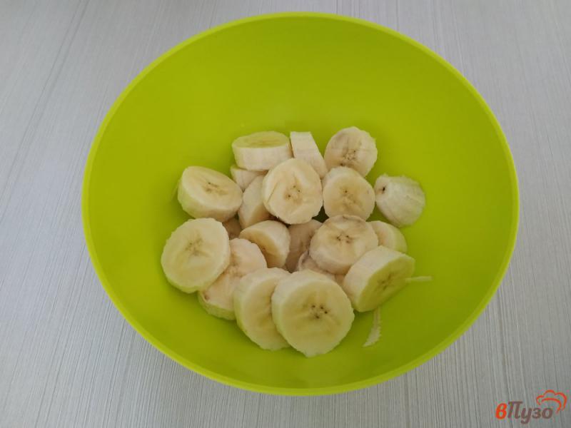 Фото приготовление рецепта: Банановый кекс с изюмом шаг №2