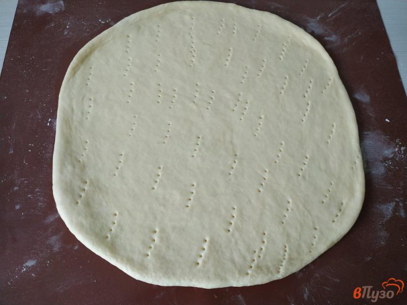 Фото приготовление рецепта: Пицца с шампиньонами шаг №11