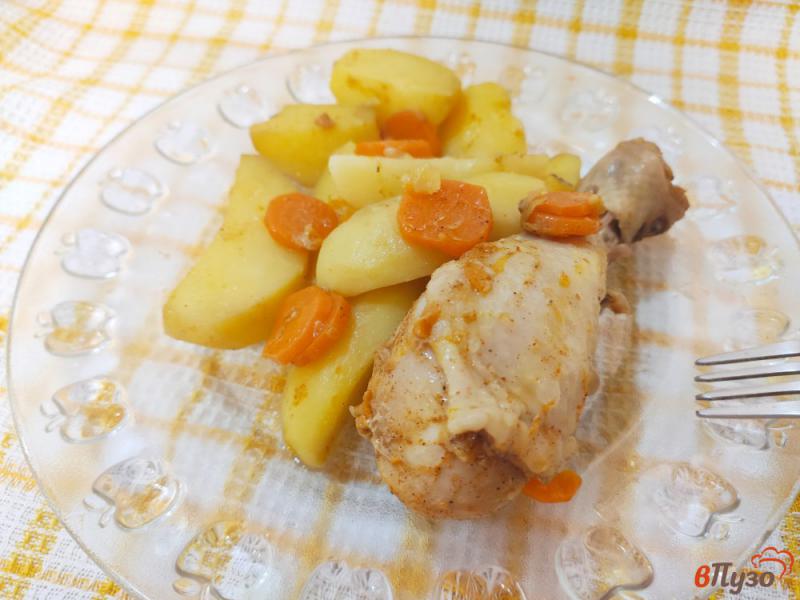Фото приготовление рецепта: Картофель с куриными голенями в рукаве шаг №4