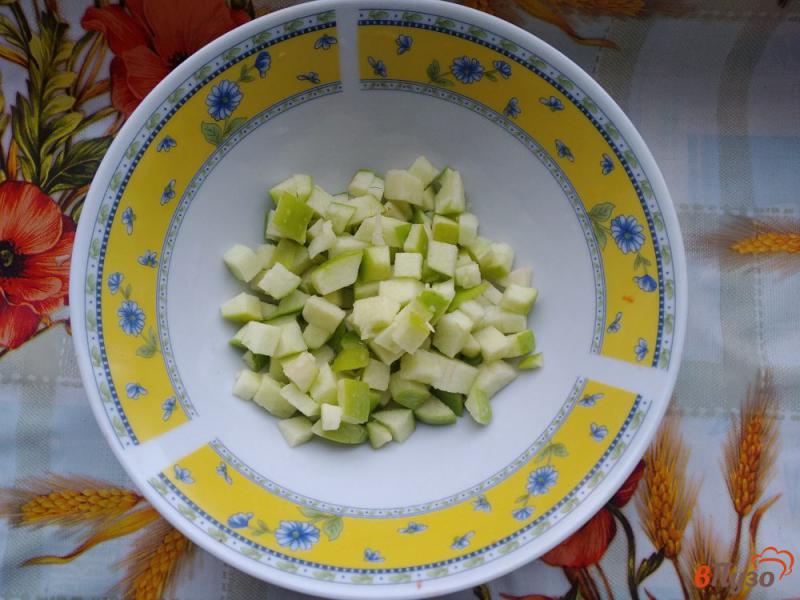 Фото приготовление рецепта: Винегрет с яблоком шаг №4