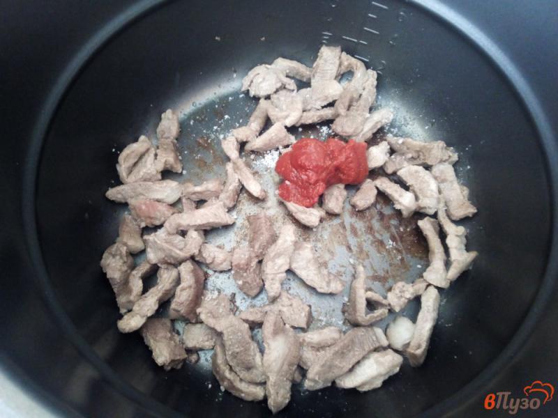 Фото приготовление рецепта: Капуста тушеная со свининой в мультиварке шаг №2