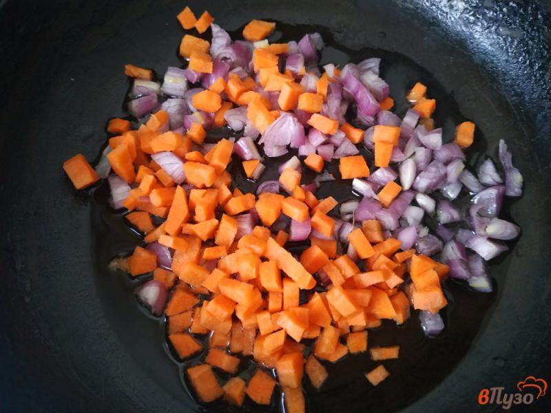 Фото приготовление рецепта: Тушёный картофель с копченым куриным мясом шаг №3