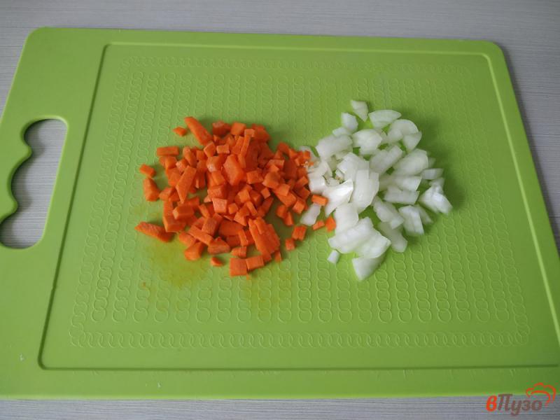 Фото приготовление рецепта: Суп с макаронами и копчеными куриными крылышками шаг №2