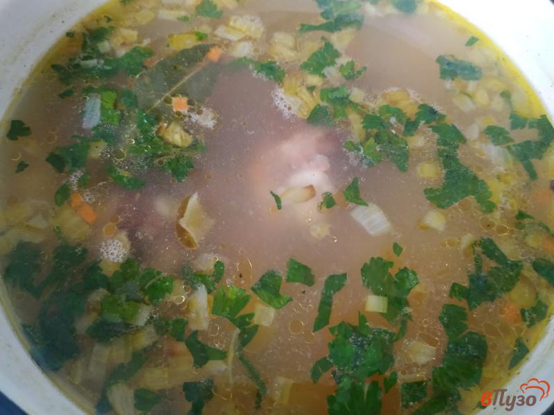 Фото приготовление рецепта: Суп с макаронами и копчеными куриными крылышками шаг №8