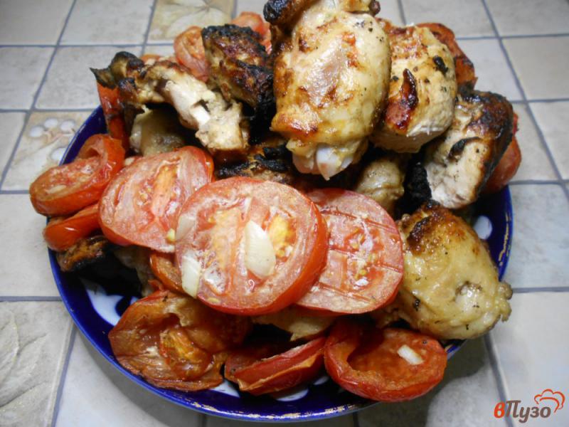 Фото приготовление рецепта: Шашлык из курицы с помидорами шаг №7