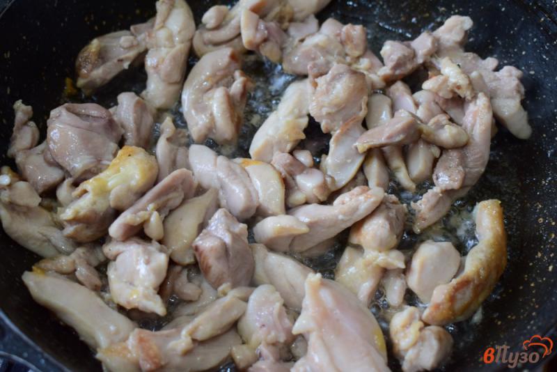 Фото приготовление рецепта: Курица с шампиньонами в соусе шаг №1