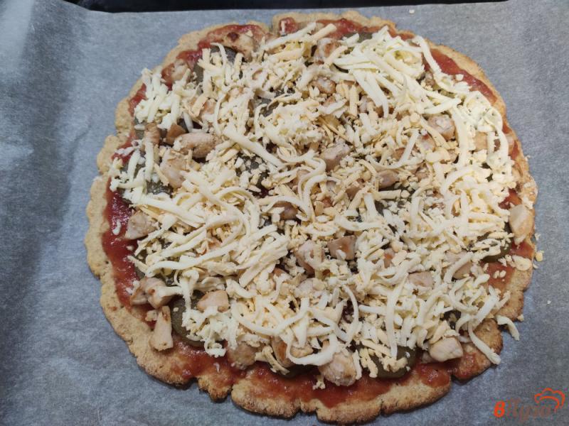 Фото приготовление рецепта: Пицца на творожной тесте шаг №10