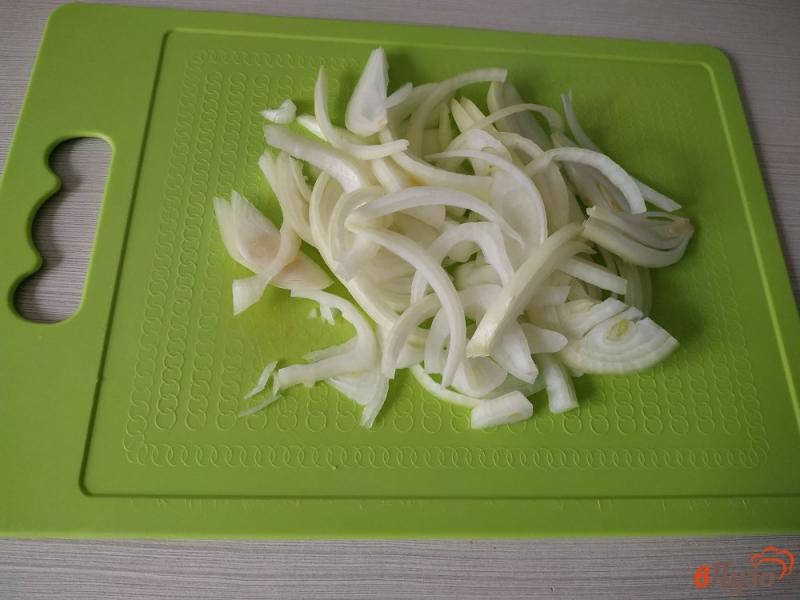 Фото приготовление рецепта: Салака в томате запечённая в духовке шаг №5