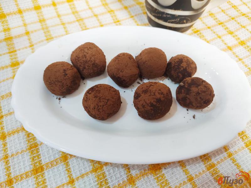 Фото приготовление рецепта: Творожные шарики в какао шаг №4