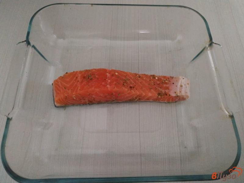 Фото приготовление рецепта: Рыба запечённая под сыром в микроволновке шаг №4