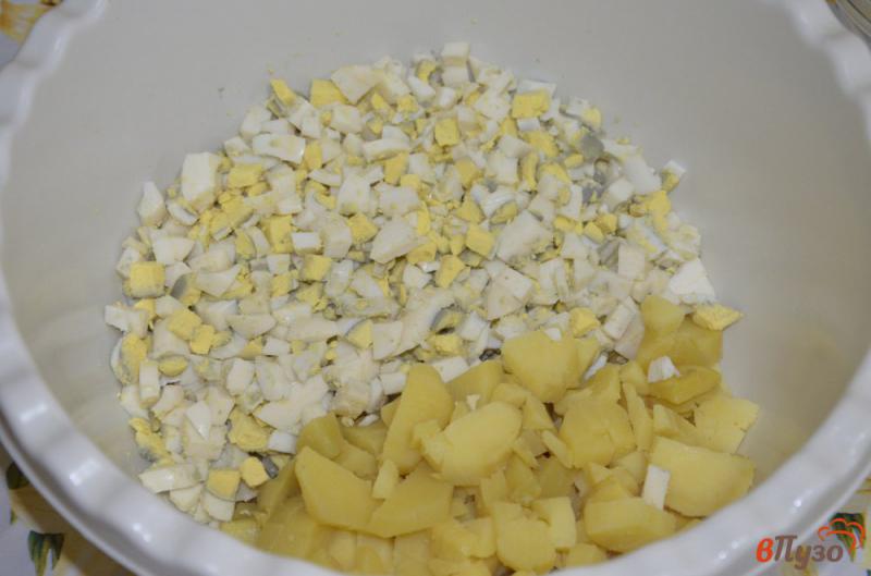 Фото приготовление рецепта: Салат Крабовый с картофелем и луком шаг №1
