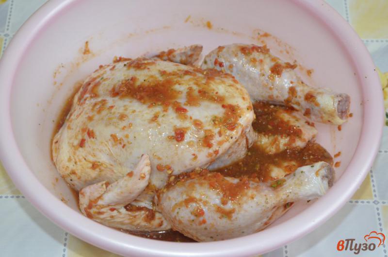 Фото приготовление рецепта: Курица запеченная в аджике и соевом соусе шаг №3