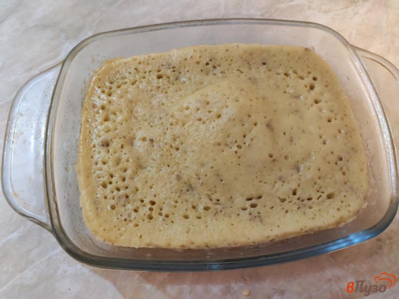 Фото приготовление рецепта: Пирог с грецкими орехами и изюмом шаг №7