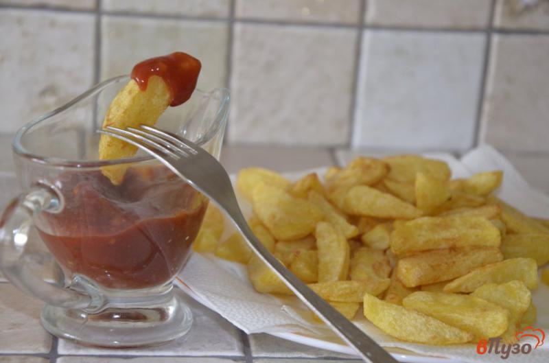 Фото приготовление рецепта: Картофель фри с томатным соусом шаг №6