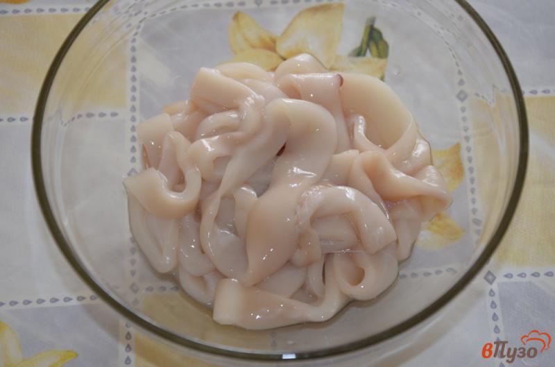 Фото приготовление рецепта: Кольца кальмаров в кляре шаг №1