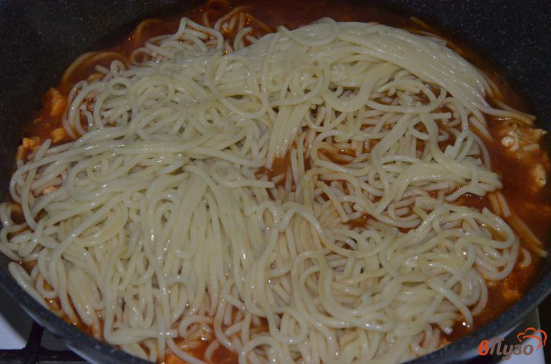 Фото приготовление рецепта: Куриная грудка со спагетти шаг №4
