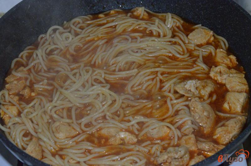 Фото приготовление рецепта: Куриная грудка со спагетти шаг №5