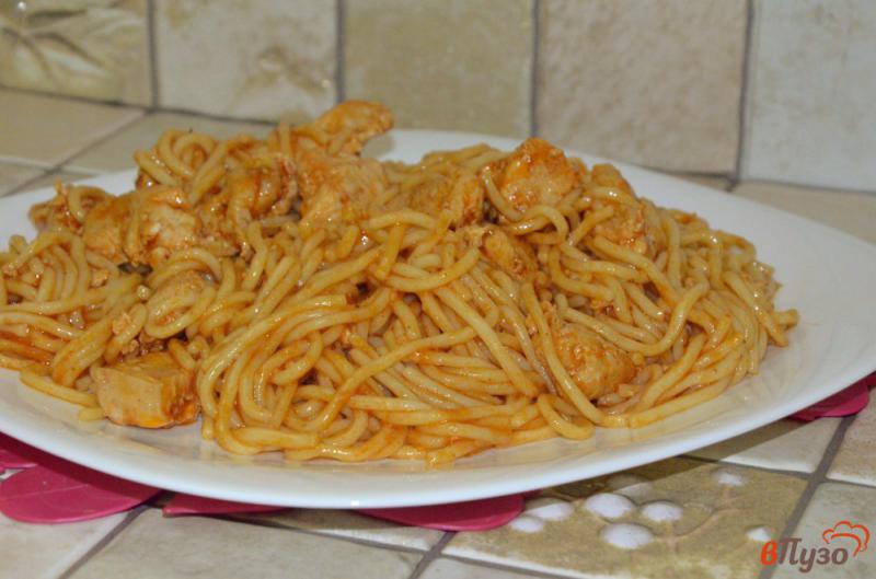 Фото приготовление рецепта: Куриная грудка со спагетти шаг №6