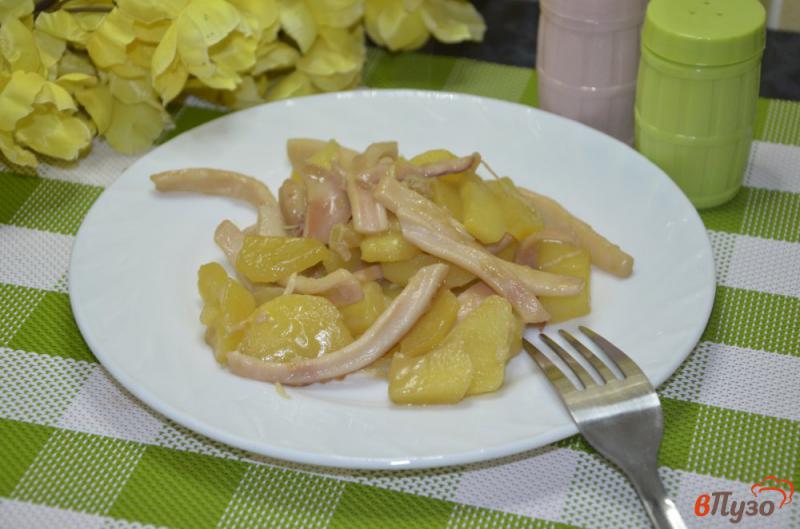 Фото приготовление рецепта: Кальмары с картофелем шаг №5