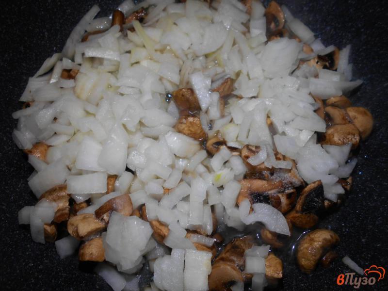 Фото приготовление рецепта: Пирожки жареные с картошкой и грибами шаг №5