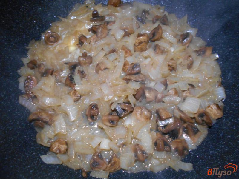Фото приготовление рецепта: Пирожки жареные с картошкой и грибами шаг №6