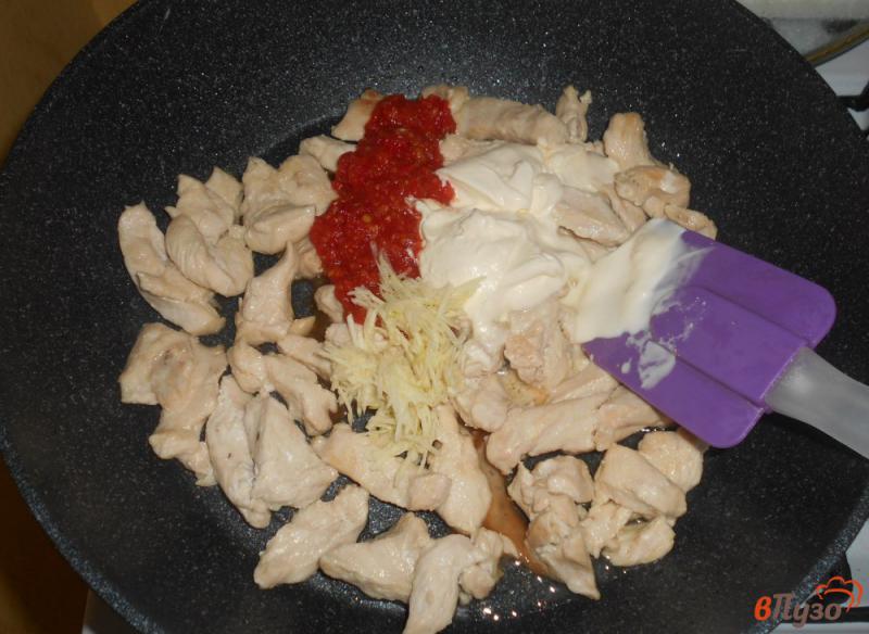 Фото приготовление рецепта: Грудка куриная  с картофелем шаг №2