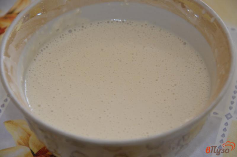 Фото приготовление рецепта: Сосиски в тесте с соусом шаг №2