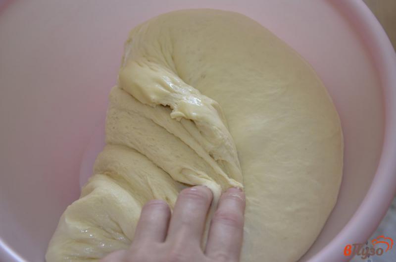 Фото приготовление рецепта: Сосиски в тесте с соусом шаг №7