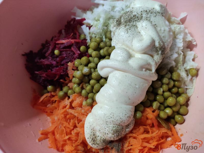 Фото приготовление рецепта: Салат из зимних овощей с майонезом шаг №4