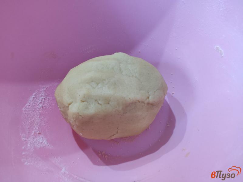 Фото приготовление рецепта: Песочное печенье на утином жире и варёных желтках шаг №4