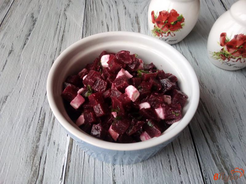 Фото приготовление рецепта: Салат из варёной свеклы с брынзой шаг №5