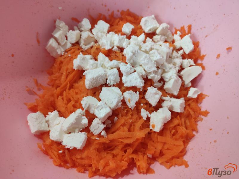Фото приготовление рецепта: Морковный салат с фетой шаг №2
