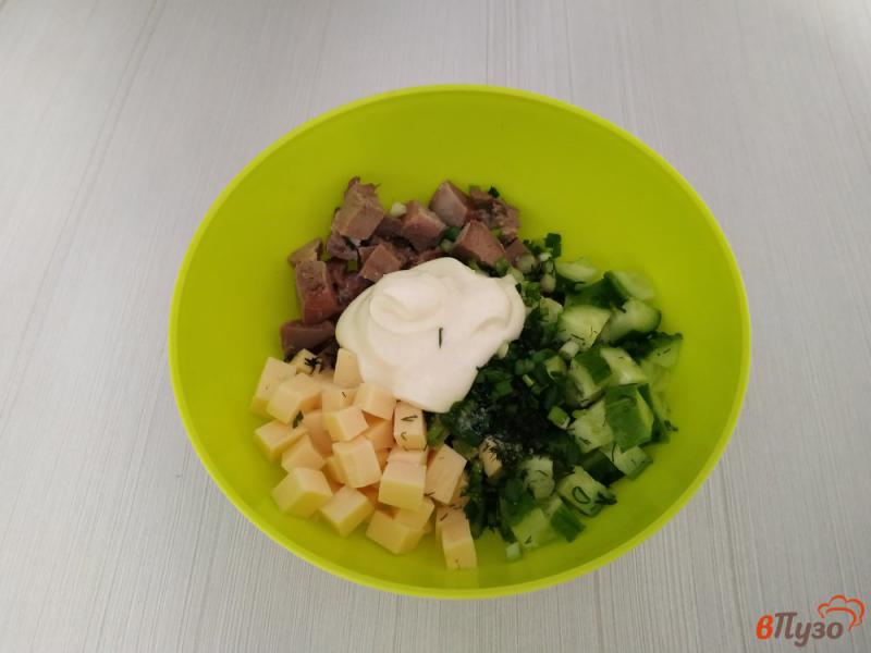 Фото приготовление рецепта: Салат с языком и сыром шаг №9