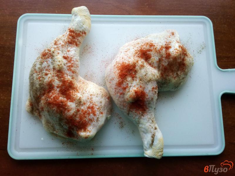 Фото приготовление рецепта: Куриные окорочка запечённые шаг №3