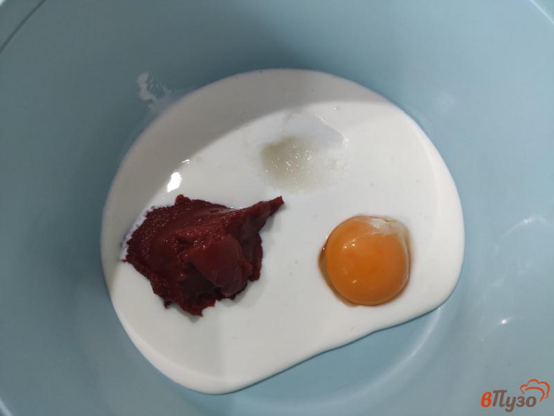 Фото приготовление рецепта: Оладьи с томатной пастой шаг №1