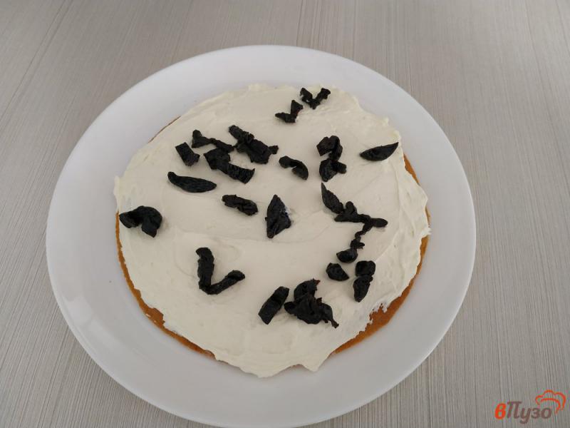 Фото приготовление рецепта: Торт медовый с черносливом шаг №12