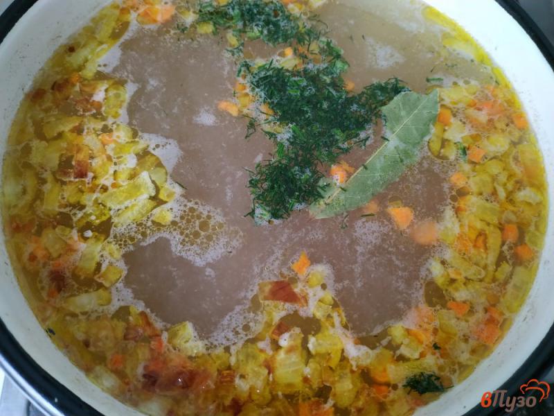 Фото приготовление рецепта: Суп с перловкой на индюшином бульоне шаг №7