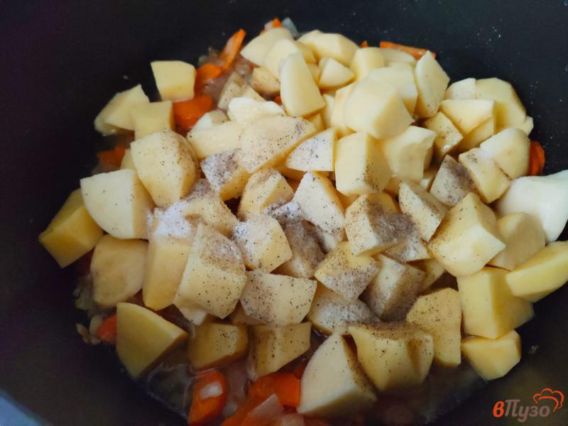 Фото приготовление рецепта: Овощное рагу с картофелем и кабачком шаг №2