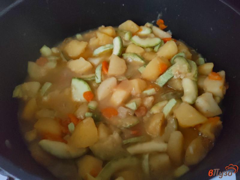 Фото приготовление рецепта: Овощное рагу с картофелем и кабачком шаг №3