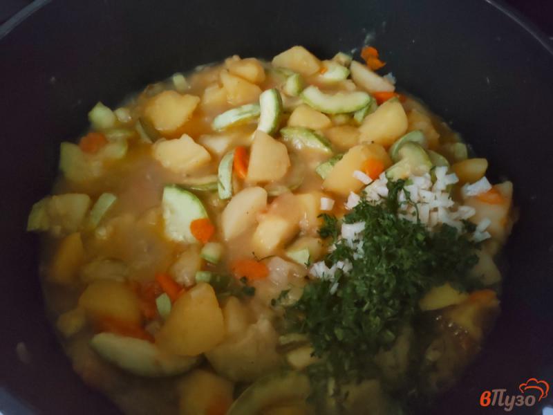 Фото приготовление рецепта: Овощное рагу с картофелем и кабачком шаг №4
